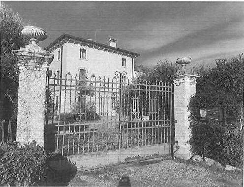 Casa bi/trifamiliare in residenziale in Via Milone 21