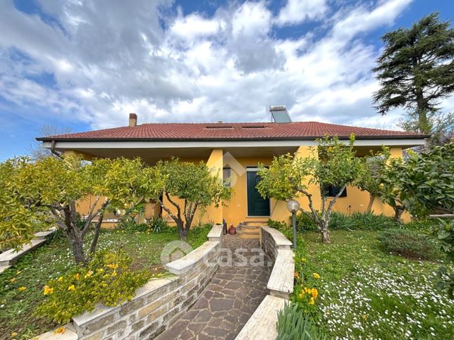 Villa in residenziale in Via Ovidio 17