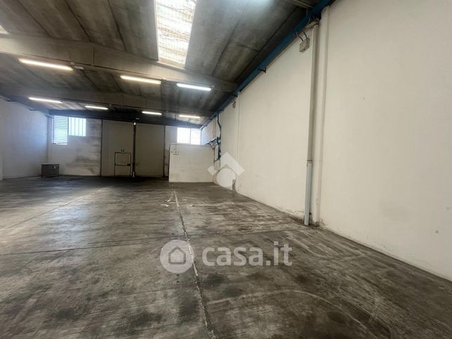 Capannone in commerciale in Via Falzarego 1