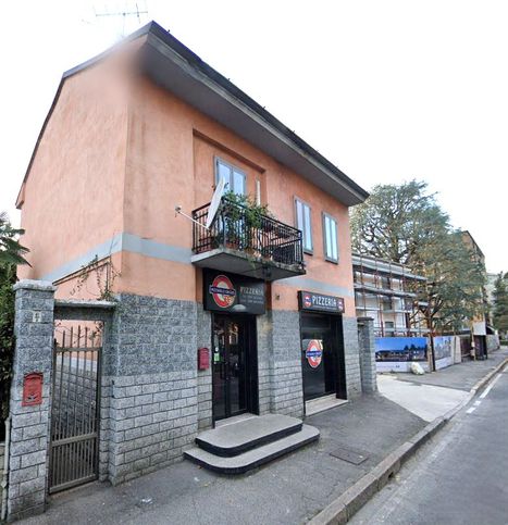 Attivitã /licenza (con o senza mura) in commerciale in Via Arrigo Boito 41