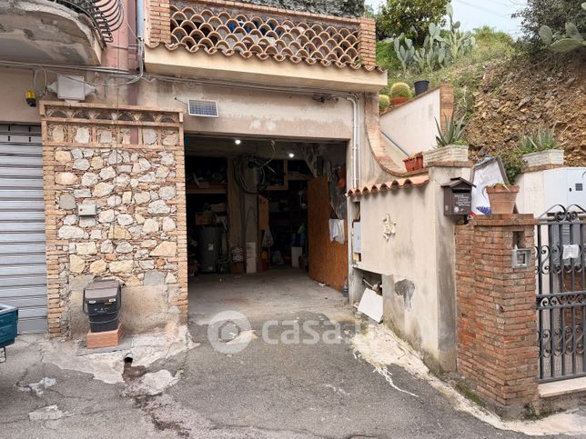 Box/posto auto in residenziale in Via Giuseppe di Vittorio 34