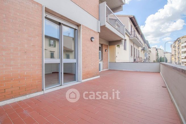 Appartamento in residenziale in Via Vittorio Locchi
