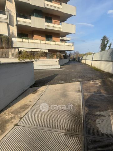 Box/posto auto in residenziale in Via dei Tigli
