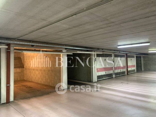 Box/posto auto in residenziale in Piazza Risorgimento 8 A