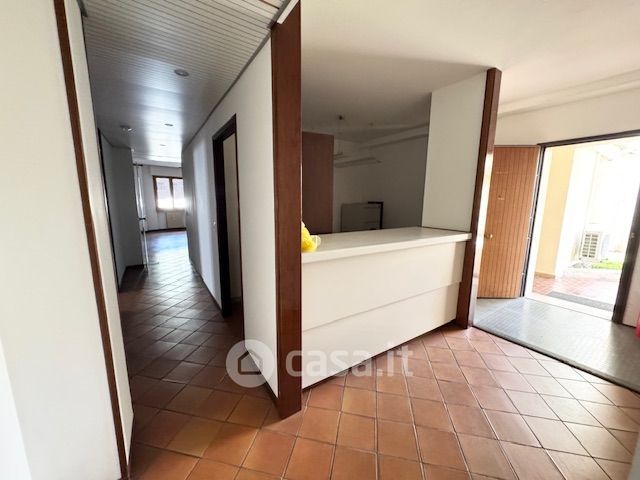 Ufficio in commerciale in 