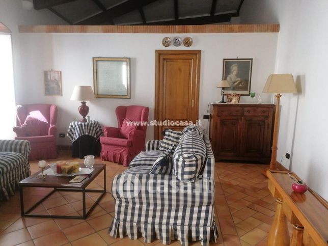 Casa indipendente in residenziale in 