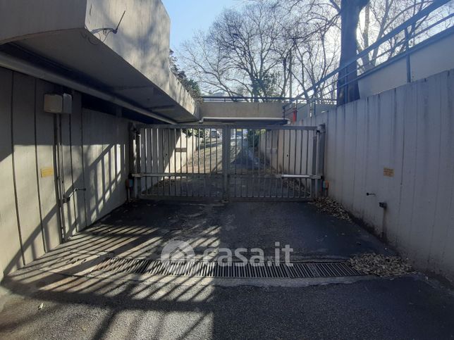 Box/posto auto in residenziale in Viale Cavour