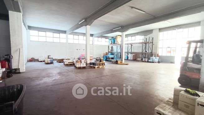 Capannone in commerciale in Via campigliano
