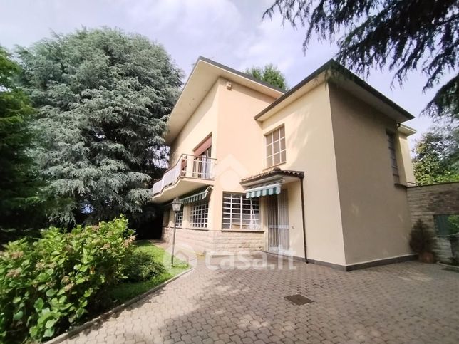 Villa in residenziale in Via Statale 132