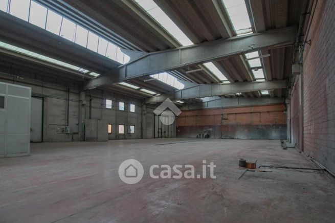 Capannone in commerciale in Via Viazza I Tronco