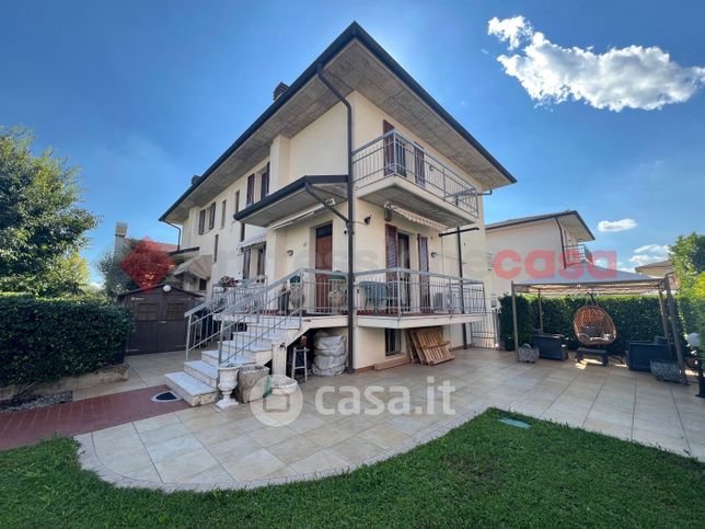 Casa indipendente in residenziale in Via Umberto I 33