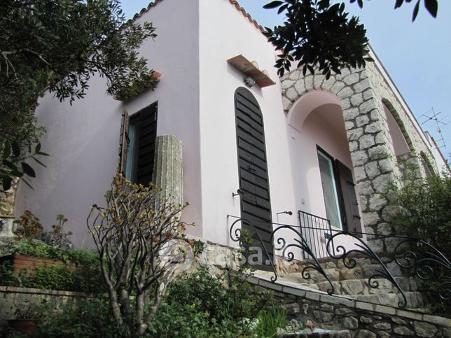 Villa in residenziale in 