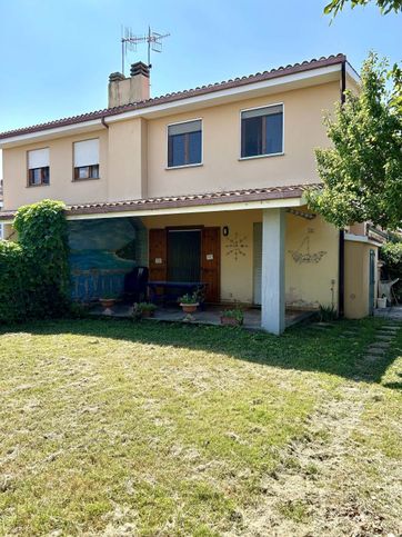 Villetta a schiera in residenziale in