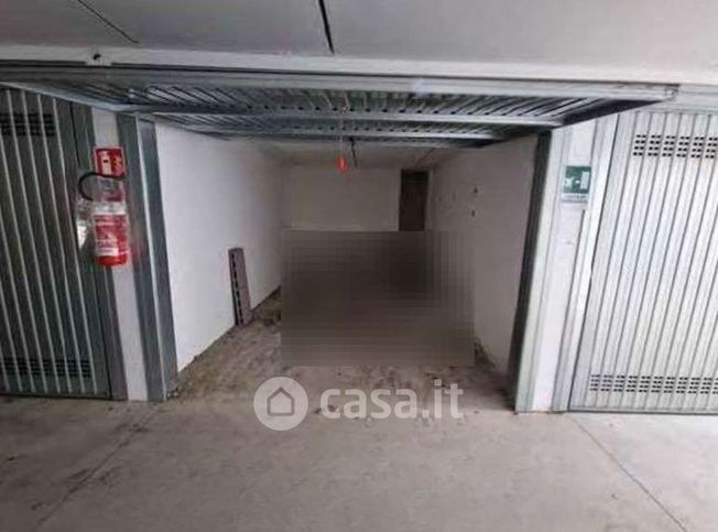 Box/posto auto in residenziale in Via Pietro Tacchini