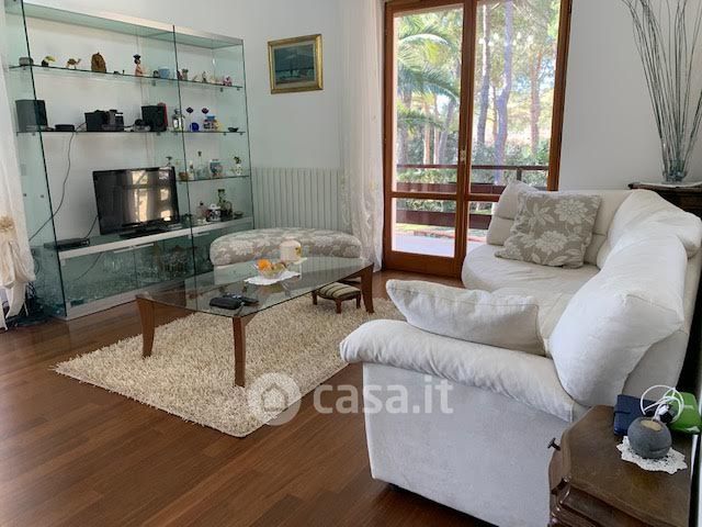Villa in residenziale in Via degli Albatri