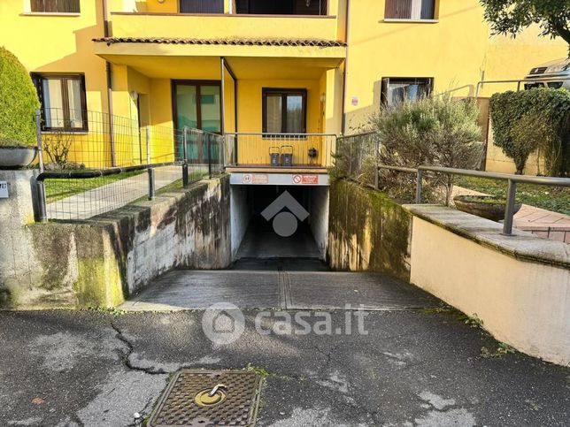 Box/posto auto in residenziale in Via Carlo Bonardi 54