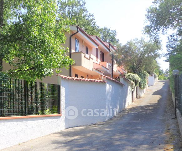 Villetta a schiera in residenziale in Via DELLO SCORPIONE 6