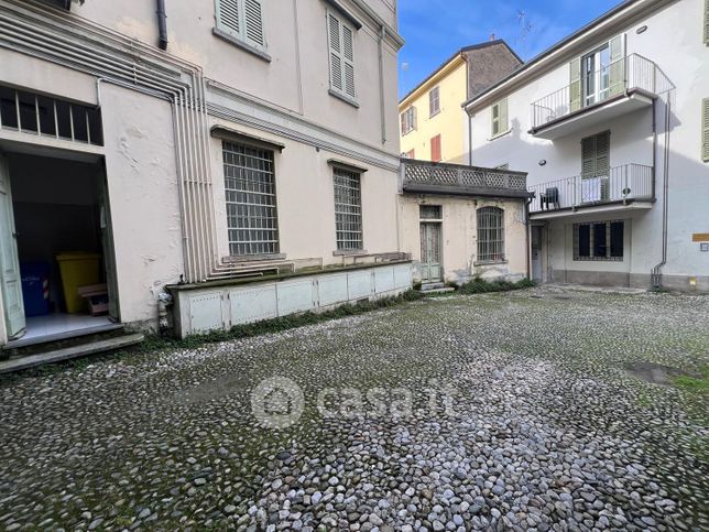Ufficio in commerciale in Via Camillo Benso Conte di Cavour