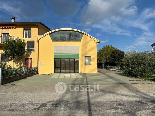 Capannone in commerciale in Via Augusto Righi 51