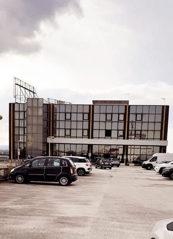 Ufficio in commerciale in Via Nazionale delle Puglie