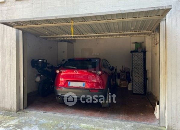 Garage/posto auto in residenziale in Via Enrico Mayer