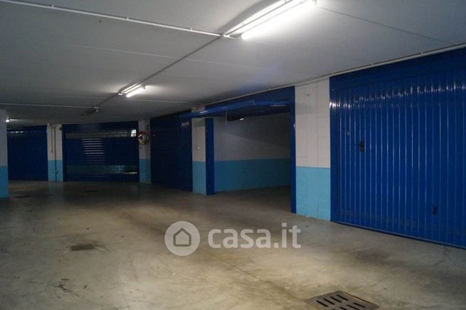 Box/posto auto in residenziale in Largo Molinetto 2