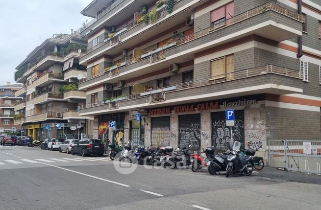 Negozio/locale commerciale in commerciale in Via Conca d'Oro