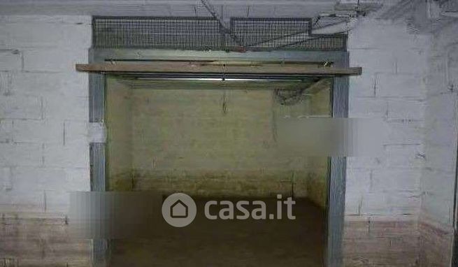 Box/posto auto in residenziale in Via della Magliana