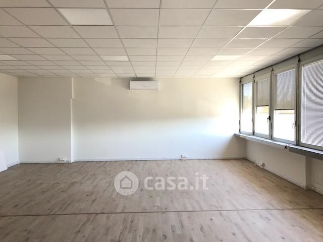 Ufficio in commerciale in Via Rotonda Segnatello