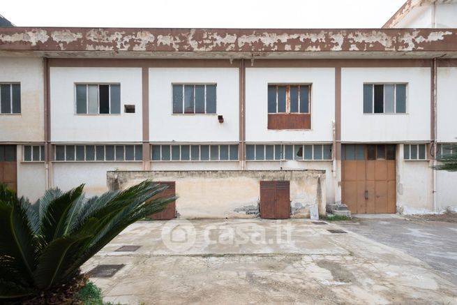 Capannone in commerciale in Contrada Gorga, Via Merlo