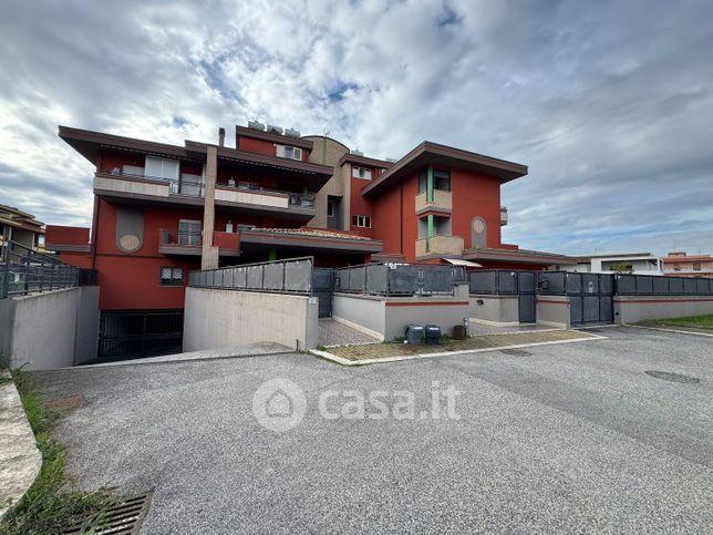 Box/posto auto in residenziale in Via Bucarest 6
