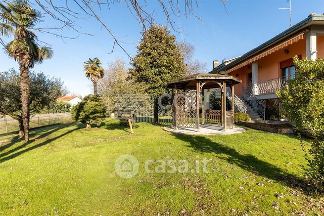 Casa indipendente in residenziale in Via X Aprile 5