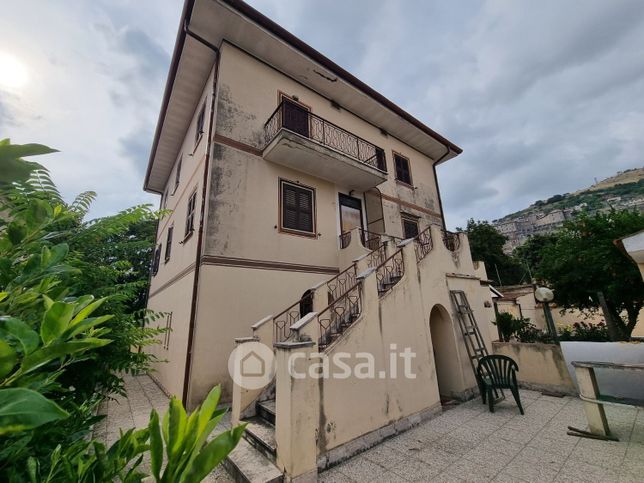Villa in residenziale in Via Lucio Stazio