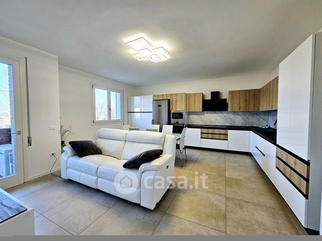 Appartamento in residenziale in Via Bassa