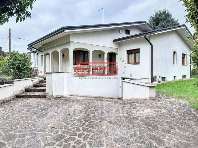 Villa in residenziale in 