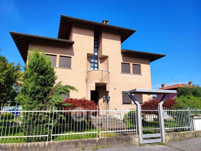 Villa in residenziale in Via Lombardia