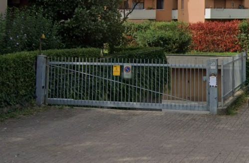 Box/posto auto in residenziale in Via Donato Bramante 5