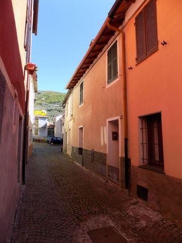 Casa indipendente in residenziale in Via Principale 21