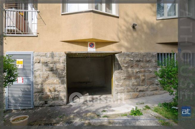 Box/posto auto in residenziale in Via Domenico Cimarosa 2