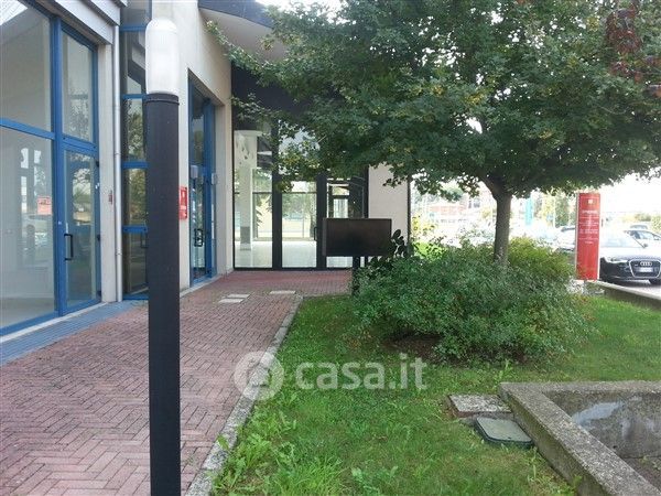 Ufficio in commerciale in Via Caselle 72
