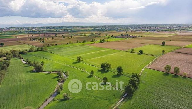 Terreno agricolo in commerciale in