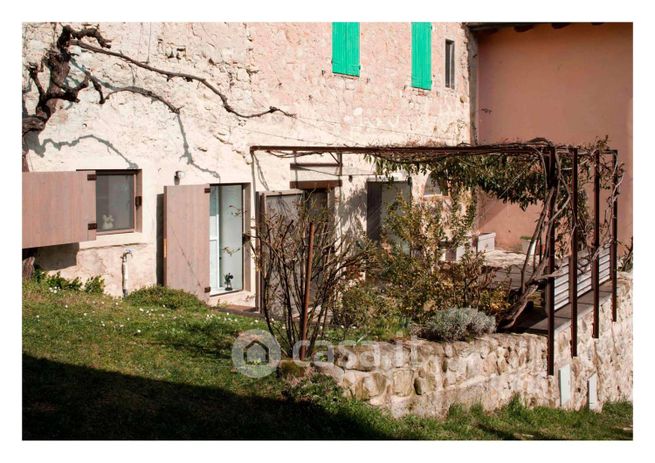 Casa indipendente in residenziale in Via Iano