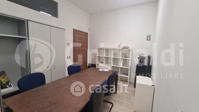 Ufficio in commerciale in 