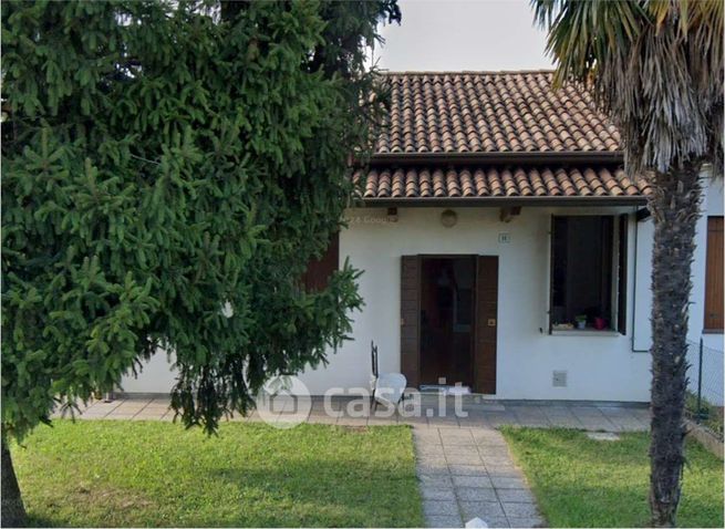 Villetta a schiera in residenziale in Via Mandre 11