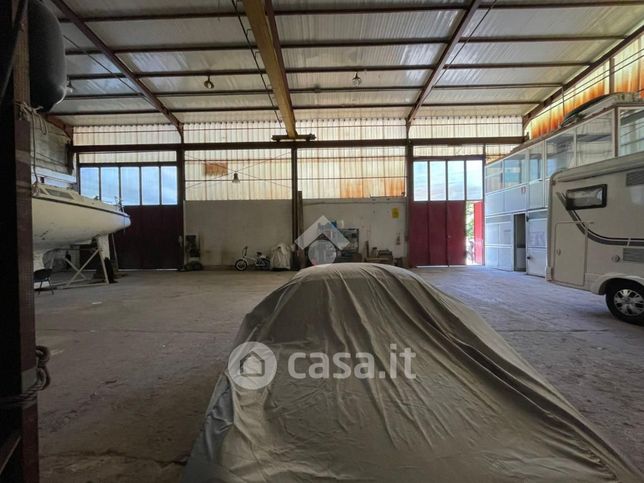 Capannone in commerciale in Via Molino Nuovo