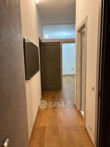 Ufficio in commerciale in Via Vittadini