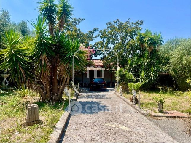Casa indipendente in residenziale in Via Alessandro Manzoni
