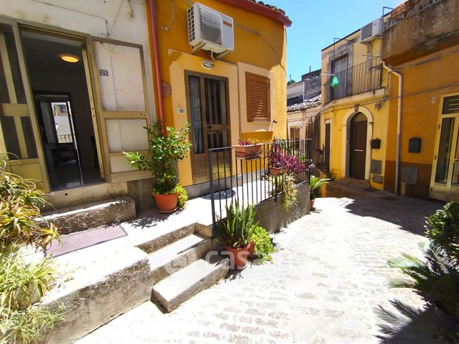 Casa indipendente in residenziale in