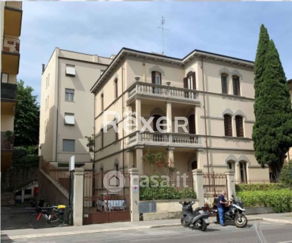 Ufficio in commerciale in Via Petrarca 37