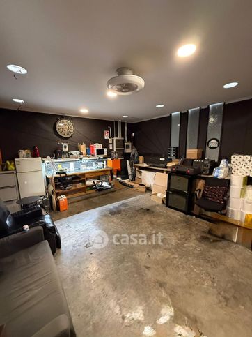 Capannone in commerciale in Via Quarto Negroni 24